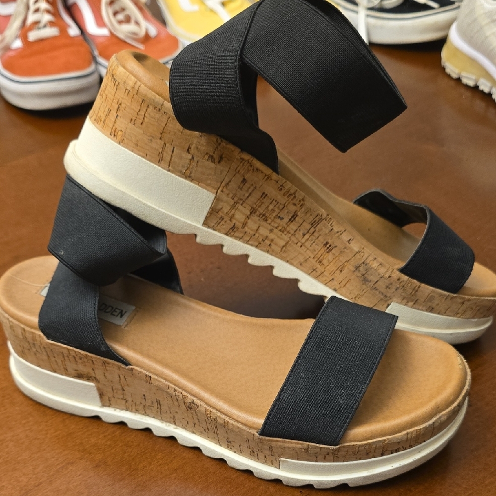 Steve Madden Wedge sz 7.5 Black Platform Sandals